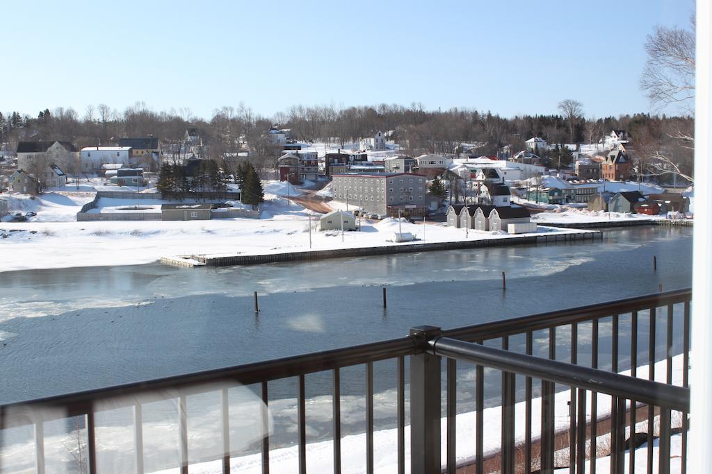 Lanes Riverhouse Inn & Cottages Montague Quarto foto
