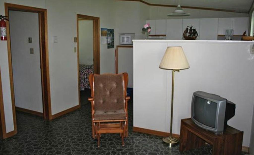 Lanes Riverhouse Inn & Cottages Montague Quarto foto